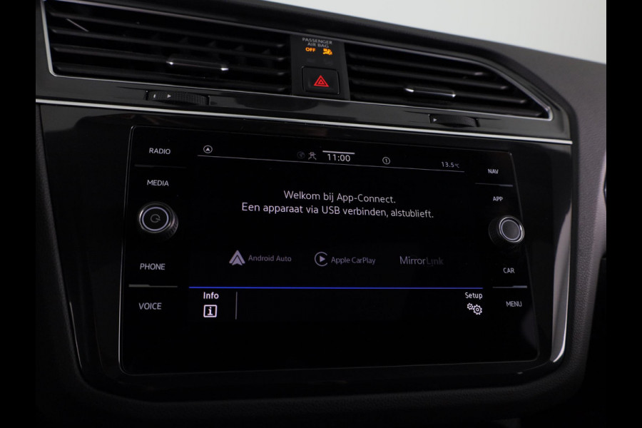 Volkswagen Tiguan 1.4 TSI eHybrid R-Line Business+ 245 pk Automaat (DSG) | Verlengde garantie | Navigatie | Panoramadak | Trekhaak (afneembaar) | Parkeersensoren (Park assist) | Achteruitrijcamera | Stoelverwarming |