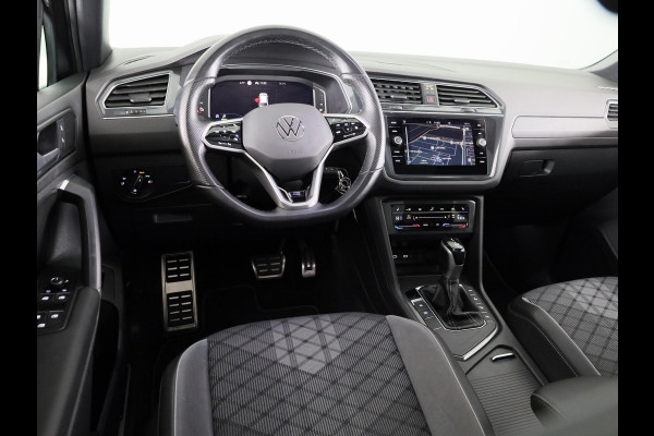 Volkswagen Tiguan 1.4 TSI eHybrid R-Line Business+ 245 pk Automaat (DSG) | Verlengde garantie | Navigatie | Panoramadak | Trekhaak (afneembaar) | Parkeersensoren (Park assist) | Achteruitrijcamera | Stoelverwarming |