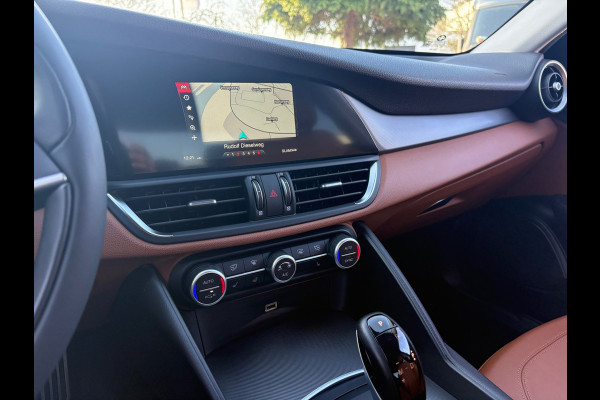 Alfa Romeo Giulia 2.0T Super (RIJKLAARPRIJS/BOVAG)