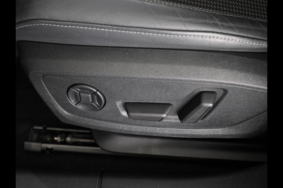 Audi A3 Sportback 45 TFSI e S edition Competition 245pk | Panoramadak | Electrisch verstelbare voorstoelen | Full Led koplampen | Adaptieeve cruise controle
