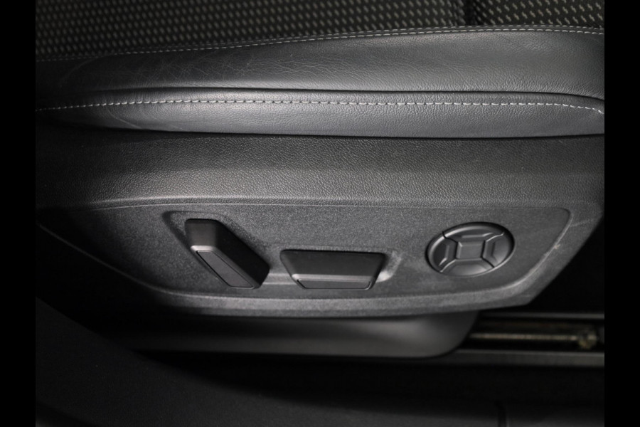 Audi A3 Sportback 45 TFSI e S edition Competition 245pk | Panoramadak | Electrisch verstelbare voorstoelen | Full Led koplampen | Adaptieeve cruise controle