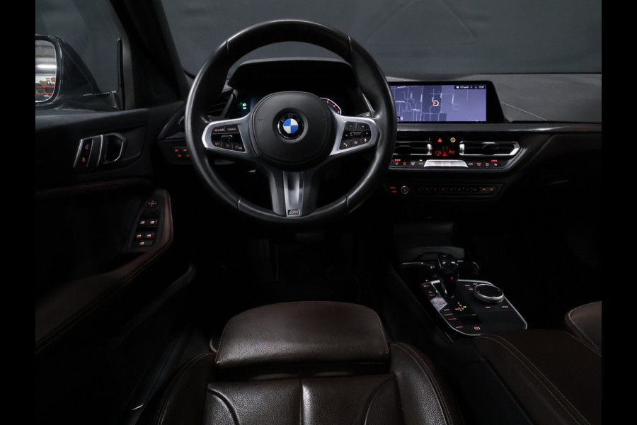 BMW 1-serie 118i M-Sport [M STUUR, APPLE CARPLAY, ANDROID, LEDVERLICHTING, STOELVERWARMING, PDC V+A, VOL LEDER, CRUISE, CLIMATE, NIEUWSTAAT]
