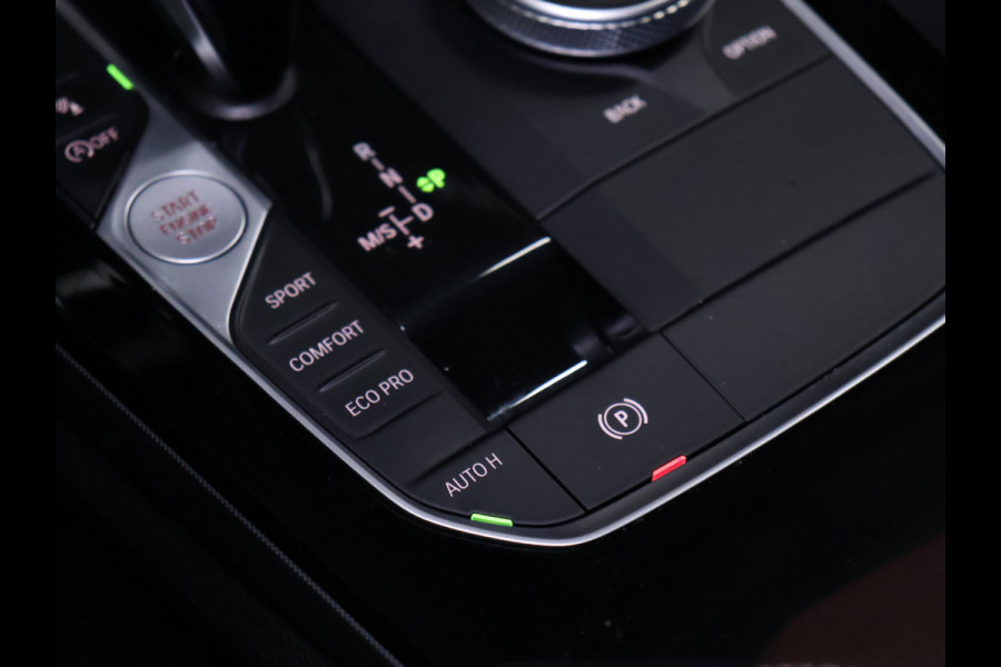 BMW 1-serie 118i M-Sport [M STUUR, APPLE CARPLAY, ANDROID, LEDVERLICHTING, STOELVERWARMING, PDC V+A, VOL LEDER, CRUISE, CLIMATE, NIEUWSTAAT]