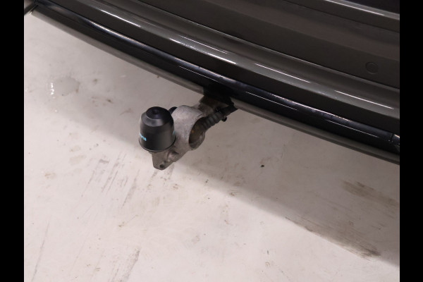 Volvo XC60 2.0 T8 AWD R-Design [SCHUIFKANTELDAK, MEMORY SEATS, APPLE CARPLAY, TREKHAAK INKLAPBAAR,  HARMAN/KARDON, STUURVERWARMING, 360 CAMERA, STOELVERWARMING, VOL LEDER, CRUISE, CLIMATE, NIEUWSTAAT]