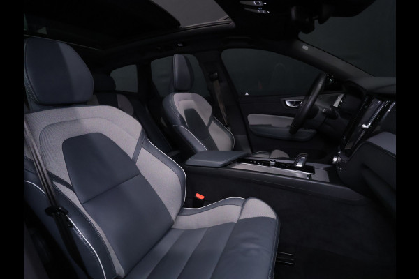 Volvo XC60 2.0 T8 AWD R-Design [SCHUIFKANTELDAK, MEMORY SEATS, APPLE CARPLAY, TREKHAAK INKLAPBAAR,  HARMAN/KARDON, STUURVERWARMING, 360 CAMERA, STOELVERWARMING, VOL LEDER, CRUISE, CLIMATE, NIEUWSTAAT]