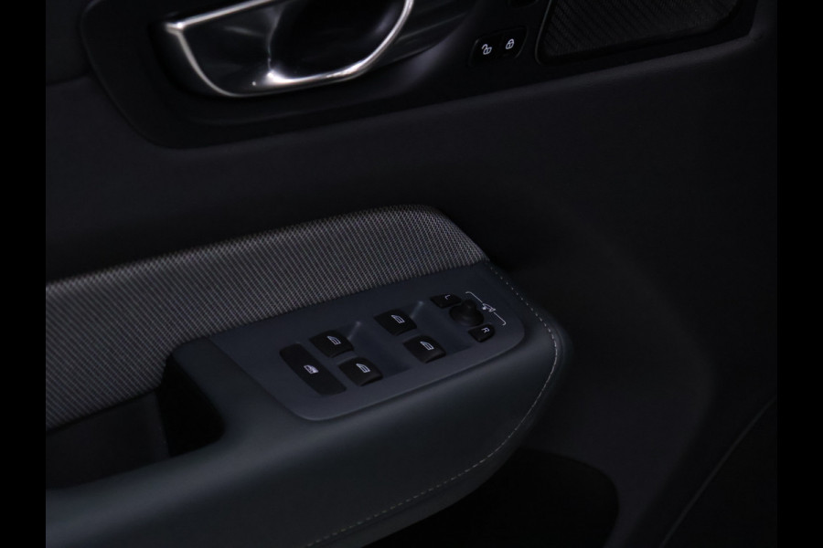 Volvo XC60 2.0 T8 AWD R-Design [SCHUIFKANTELDAK, MEMORY SEATS, APPLE CARPLAY, TREKHAAK INKLAPBAAR,  HARMAN/KARDON, STUURVERWARMING, 360 CAMERA, STOELVERWARMING, VOL LEDER, CRUISE, CLIMATE, NIEUWSTAAT]