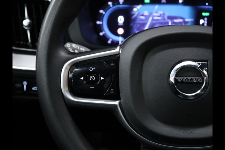Volvo XC60 2.0 T8 AWD R-Design [SCHUIFKANTELDAK, MEMORY SEATS, APPLE CARPLAY, TREKHAAK INKLAPBAAR,  HARMAN/KARDON, STUURVERWARMING, 360 CAMERA, STOELVERWARMING, VOL LEDER, CRUISE, CLIMATE, NIEUWSTAAT]