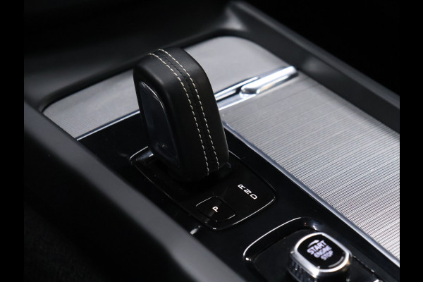 Volvo XC60 2.0 T8 AWD R-Design [SCHUIFKANTELDAK, MEMORY SEATS, APPLE CARPLAY, TREKHAAK INKLAPBAAR,  HARMAN/KARDON, STUURVERWARMING, 360 CAMERA, STOELVERWARMING, VOL LEDER, CRUISE, CLIMATE, NIEUWSTAAT]