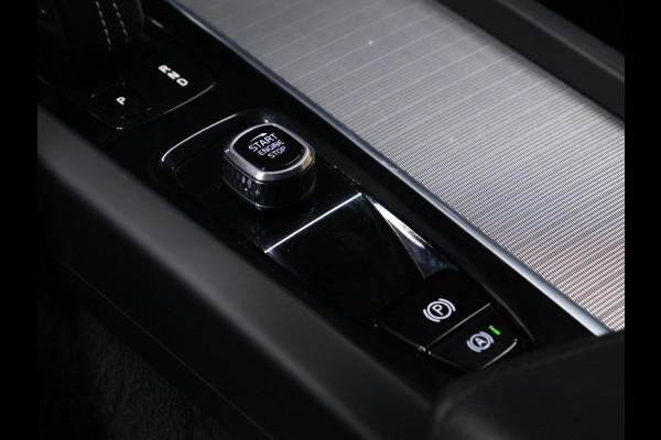 Volvo XC60 2.0 T8 AWD R-Design [SCHUIFKANTELDAK, MEMORY SEATS, APPLE CARPLAY, TREKHAAK INKLAPBAAR,  HARMAN/KARDON, STUURVERWARMING, 360 CAMERA, STOELVERWARMING, VOL LEDER, CRUISE, CLIMATE, NIEUWSTAAT]