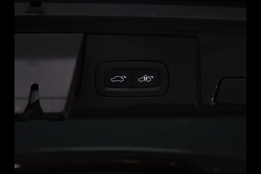 Volvo XC60 2.0 T8 AWD R-Design [SCHUIFKANTELDAK, MEMORY SEATS, APPLE CARPLAY, TREKHAAK INKLAPBAAR,  HARMAN/KARDON, STUURVERWARMING, 360 CAMERA, STOELVERWARMING, VOL LEDER, CRUISE, CLIMATE, NIEUWSTAAT]