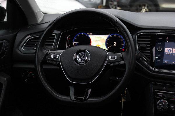 Volkswagen T-Roc 1.5 TSI Sport / Trekhaak / Virtual Cockpit / Navigatie / 17'' / Parkeerhulp V+A / CarPlay / DAB / Getint glas / ACC