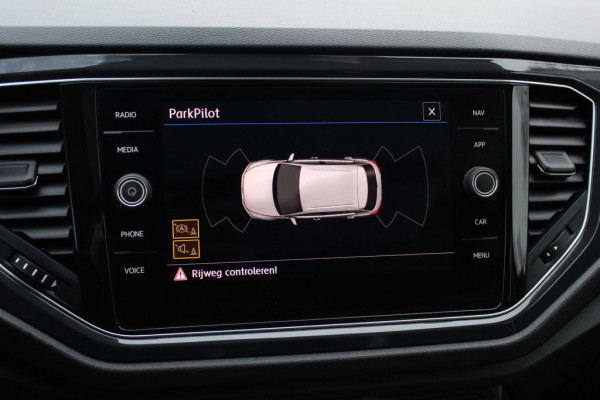 Volkswagen T-Roc 1.5 TSI Sport / Trekhaak / Virtual Cockpit / Navigatie / 17'' / Parkeerhulp V+A / CarPlay / DAB / Getint glas / ACC