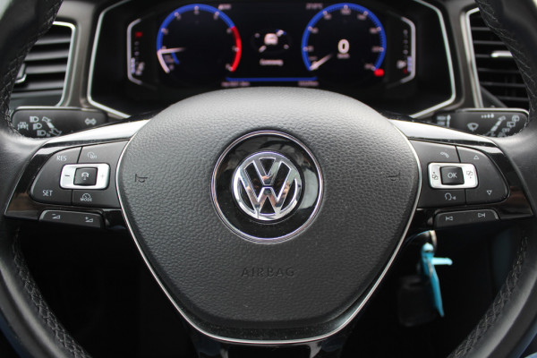 Volkswagen T-Roc 1.5 TSI Sport / Trekhaak / Virtual Cockpit / Navigatie / 17'' / Parkeerhulp V+A / CarPlay / DAB / Getint glas / ACC