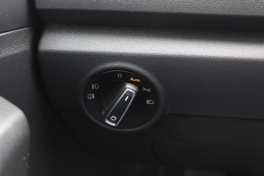 Volkswagen T-Roc 1.5 TSI Sport / Trekhaak / Virtual Cockpit / Navigatie / 17'' / Parkeerhulp V+A / CarPlay / DAB / Getint glas / ACC