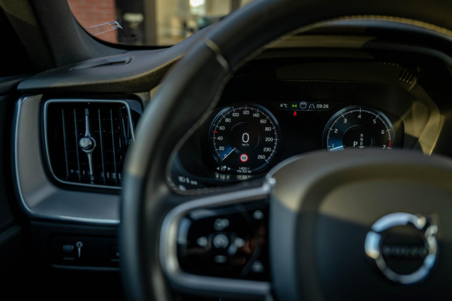 Volvo XC60 2.0 B5 R-Design Memory Camera Trekhaak Orig NL