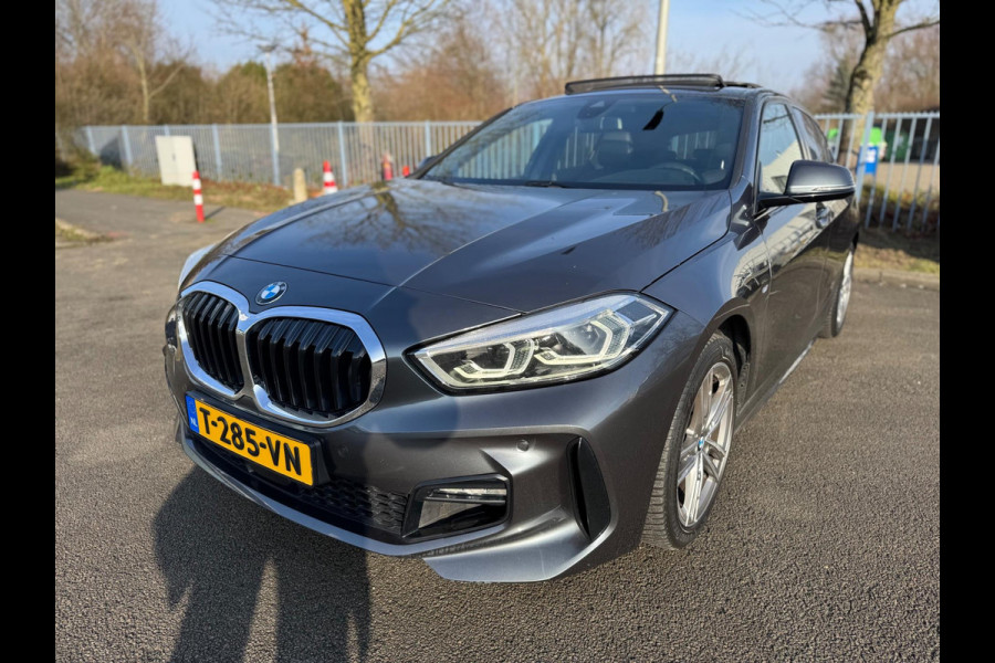 BMW 1-serie 118i High Executive Automaat panorama Led Navigatie
