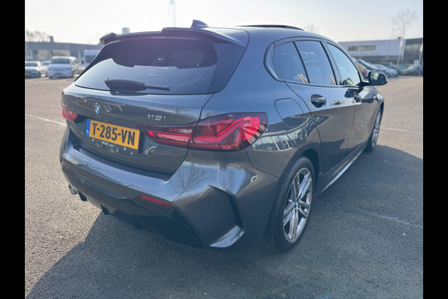BMW 1-serie 118i High Executive Automaat panorama Led Navigatie