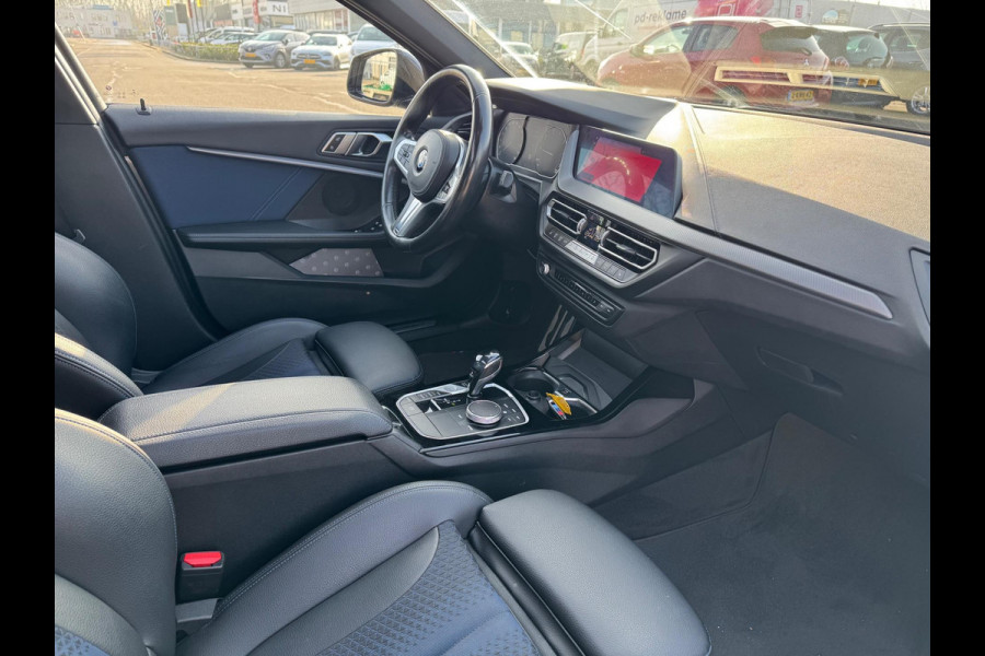 BMW 1-serie 118i High Executive Automaat panorama Led Navigatie