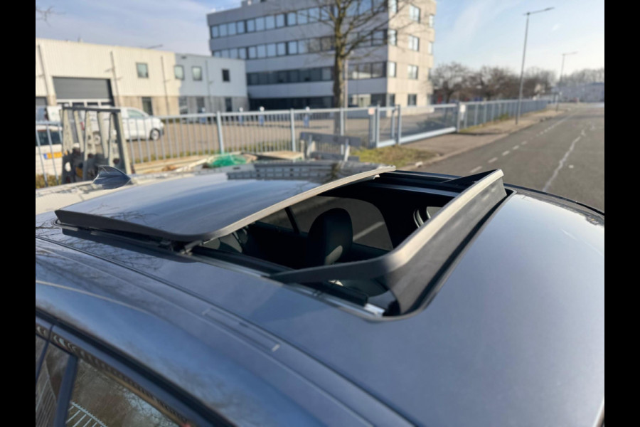 BMW 1-serie 118i High Executive Automaat panorama Led Navigatie