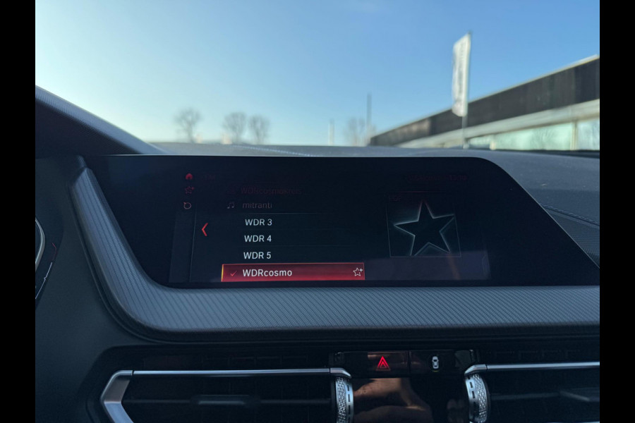 BMW 1-serie 118i High Executive Automaat panorama Led Navigatie