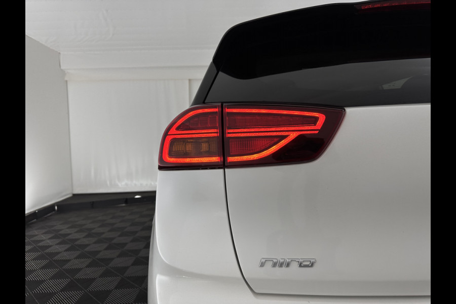 Kia e-Niro ExecutiveLine 64 kWh [ 3-Fase ] {SOH-100%} (INCL-BTW)  Aut.*HEATPUMP | LEATHER | FULL-LED | NAVI-FULLMAP | ADAPTIVE-CRUISE | CAMERA | MEMORY-PACK | LANE-ASSIST | KEYLESS | DIGI-COCKPIT | PRIVACYGLASS | SHIFTPADDLES | 17"ALU*