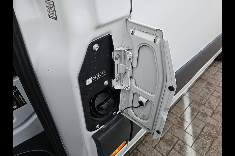 Mercedes-Benz Sprinter 315 L2H2 RWD LED Mbux 10 Navi Camera Airco Automaat 3 Zits Euro6 150 PK!