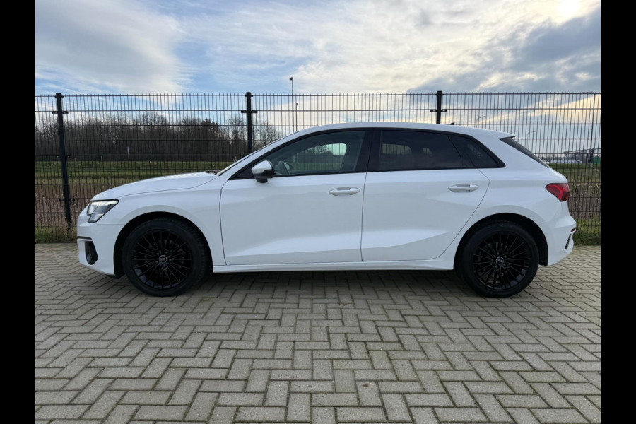 Audi A3 Sportback 35 TFSI Advanced edition | Black edition | Sportstoelen | PDC | Carplay