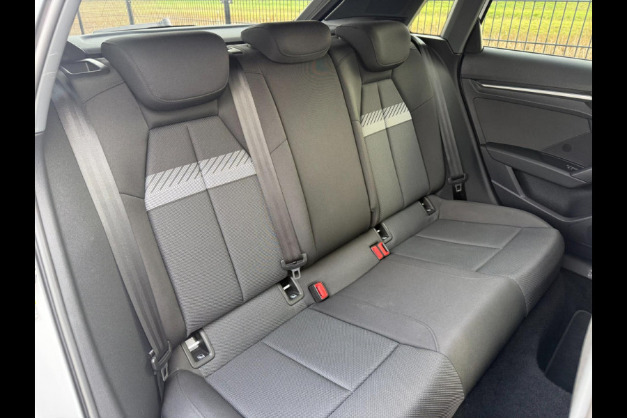 Audi A3 Sportback 35 TFSI Advanced edition | Black edition | Sportstoelen | PDC | Carplay