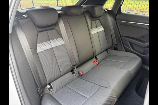 Audi A3 Sportback 35 TFSI Advanced edition | Black edition | Sportstoelen | PDC | Carplay
