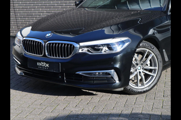 BMW 5 Serie Sedan 520i High Executive Luxury Line Automaat / Navigatiesysteem Professional / Comfortstoelen / Hifi / LED / Stoelverwarming / Head-Up Display / Neerklapbare Achterbank / Parkeersensoren voor+achter / Chrome Line