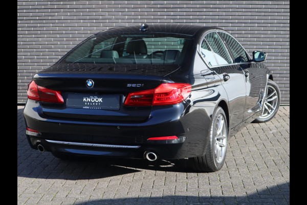 BMW 5 Serie Sedan 520i High Executive Luxury Line Automaat / Navigatiesysteem Professional / Comfortstoelen / Hifi / LED / Stoelverwarming / Head-Up Display / Neerklapbare Achterbank / Parkeersensoren voor+achter / Chrome Line