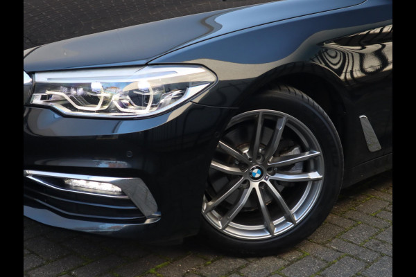 BMW 5 Serie Sedan 520i High Executive Luxury Line Automaat / Navigatiesysteem Professional / Comfortstoelen / Hifi / LED / Stoelverwarming / Head-Up Display / Neerklapbare Achterbank / Parkeersensoren voor+achter / Chrome Line