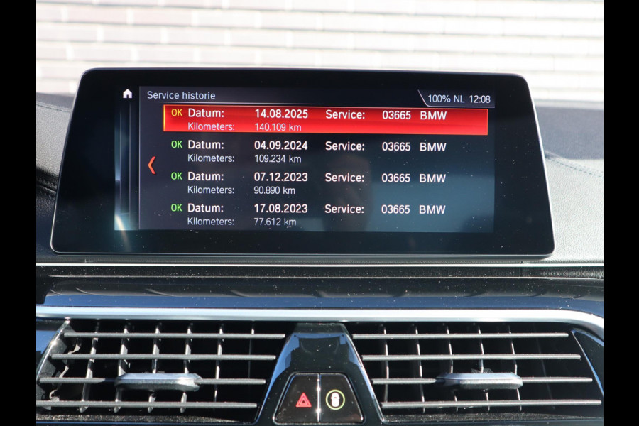 BMW 5 Serie Sedan 520i High Executive Luxury Line Automaat / Navigatiesysteem Professional / Comfortstoelen / Hifi / LED / Stoelverwarming / Head-Up Display / Neerklapbare Achterbank / Parkeersensoren voor+achter / Chrome Line