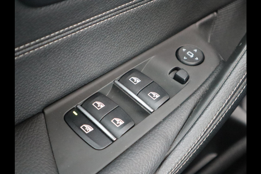 BMW 5 Serie Sedan 520i High Executive Luxury Line Automaat / Navigatiesysteem Professional / Comfortstoelen / Hifi / LED / Stoelverwarming / Head-Up Display / Neerklapbare Achterbank / Parkeersensoren voor+achter / Chrome Line