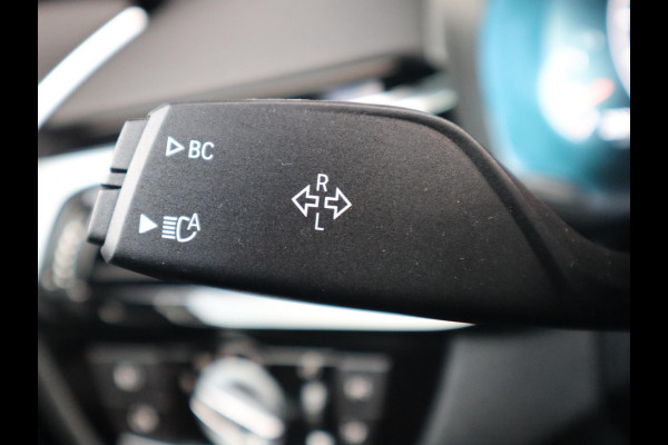 BMW 5 Serie Sedan 520i High Executive Luxury Line Automaat / Navigatiesysteem Professional / Comfortstoelen / Hifi / LED / Stoelverwarming / Head-Up Display / Neerklapbare Achterbank / Parkeersensoren voor+achter / Chrome Line