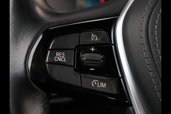 BMW 5 Serie Sedan 520i High Executive Luxury Line Automaat / Navigatiesysteem Professional / Comfortstoelen / Hifi / LED / Stoelverwarming / Head-Up Display / Neerklapbare Achterbank / Parkeersensoren voor+achter / Chrome Line