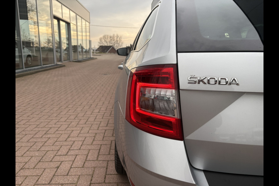Škoda Octavia Combi 1.0 TSi 115pk Business Edition LEDER/NAVI/CARPLAY/CRUISE/PDC/WINTERPACK