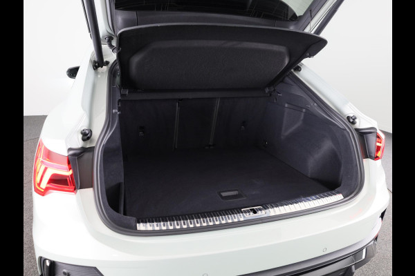 Audi Q3 Sportback 45 TFSI quattro edition one 230pk | Navigatie | Parkeercamera | B&O Audio | Panoramadak | Lederen bekleding