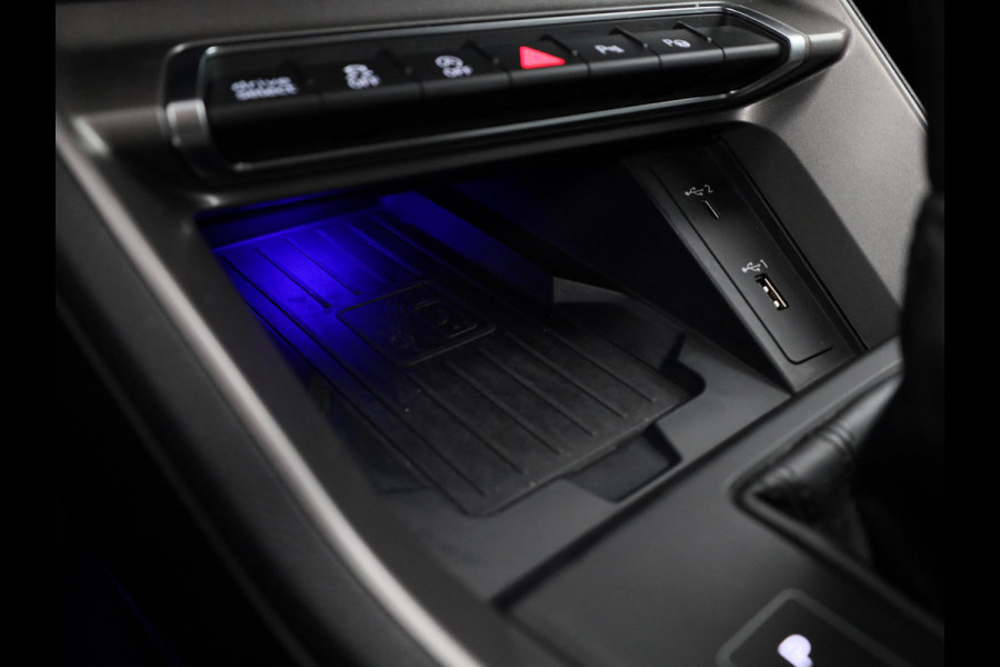 Audi Q3 Sportback 45 TFSI quattro edition one 230pk | Navigatie | Parkeercamera | B&O Audio | Panoramadak | Lederen bekleding