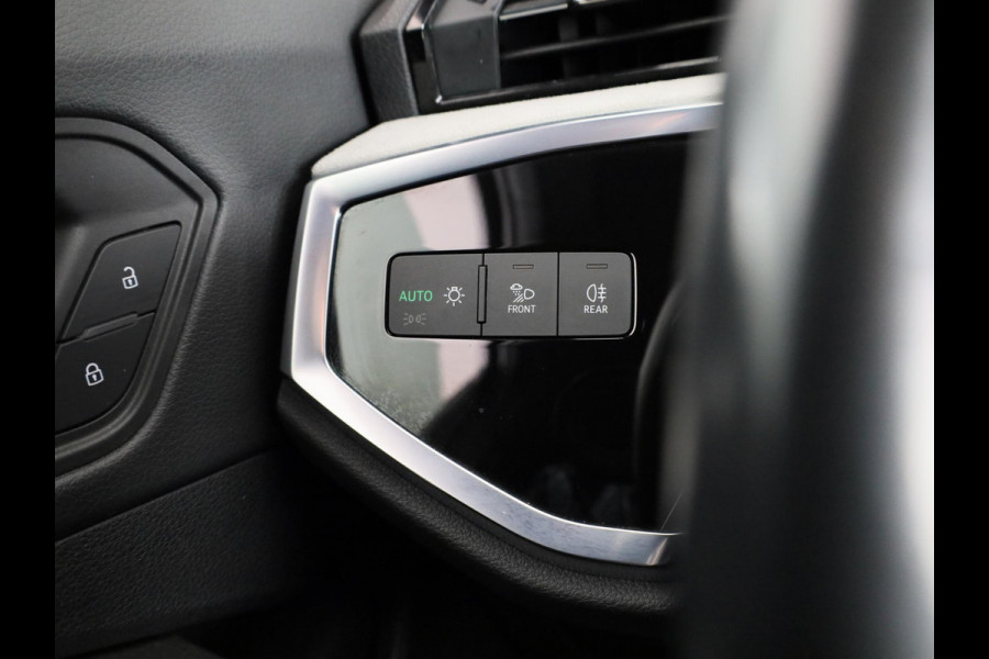 Audi Q3 Sportback 45 TFSI quattro edition one 230pk | Navigatie | Parkeercamera | B&O Audio | Panoramadak | Lederen bekleding