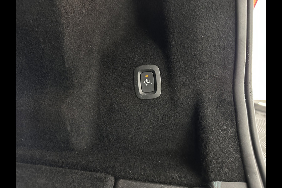 Volvo XC60 2.0 B5 Business Pro R-Design (INCL.BTW) Aut. *PANO | LUXURY-LEATHER | FULL-LEATHER | MEMORY-PACK | HEATED-SPORTSEATS | CAMERA | NAVI-FULLMAP | SHIFT-PADDLES | PRIVACY-GLASS | AIR-SUSPENSION | ECC | PDC | CRUISE | 19''ALU