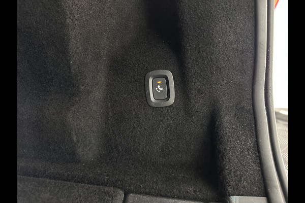 Volvo XC60 2.0 B5 Business Pro R-Design (INCL.BTW) Aut. *PANO | LUXURY-LEATHER | FULL-LEATHER | MEMORY-PACK | HEATED-SPORTSEATS | CAMERA | NAVI-FULLMAP | SHIFT-PADDLES | PRIVACY-GLASS | AIR-SUSPENSION | ECC | PDC | CRUISE | 19''ALU