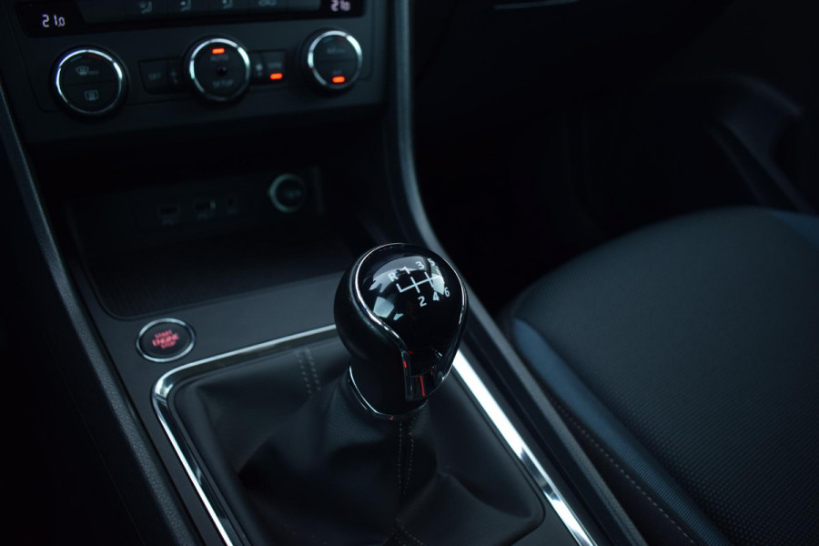 Seat Ateca 1.0 EcoTSI Style Business Intense | Trekhaak | Apple CarPlay | Camera | Climate