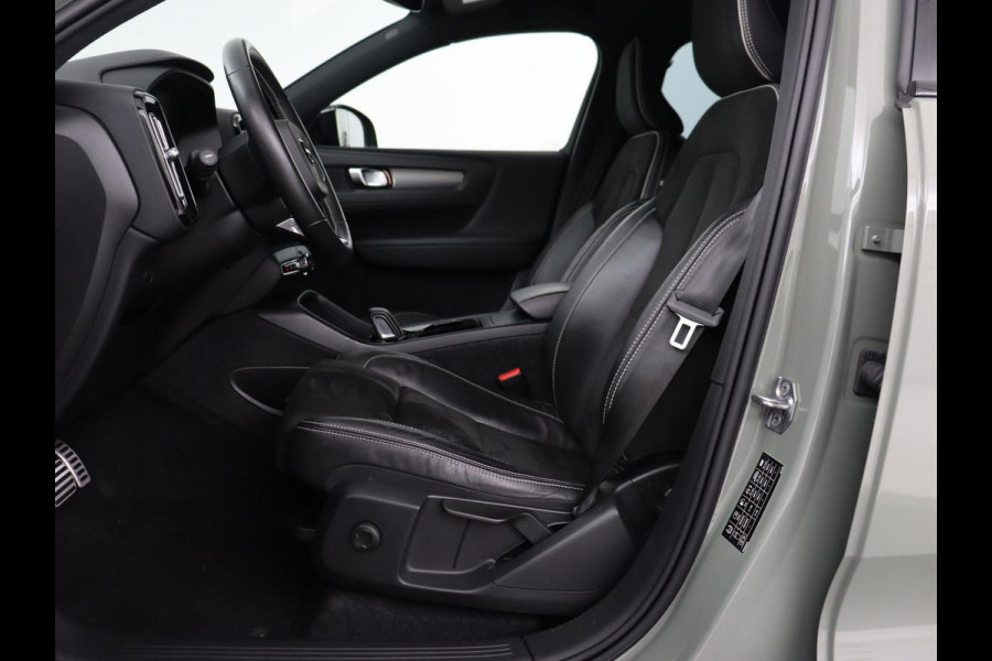 Volvo XC40 Recharge P8 AWD R Design | Trekhaak | Leder/Alcantara | Stoel & stuurverwarming | Keyless | Navigatie | Adaptive cruise | Carplay | Full LED