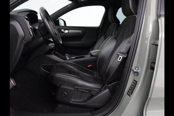 Volvo XC40 Recharge P8 AWD R Design | Trekhaak | Leder/Alcantara | Stoel & stuurverwarming | Keyless | Navigatie | Adaptive cruise | Carplay | Full LED