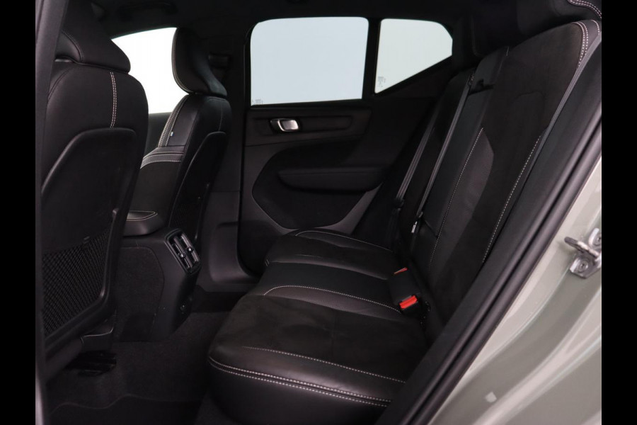 Volvo XC40 Recharge P8 AWD R Design | Trekhaak | Leder/Alcantara | Stoel & stuurverwarming | Keyless | Navigatie | Adaptive cruise | Carplay | Full LED