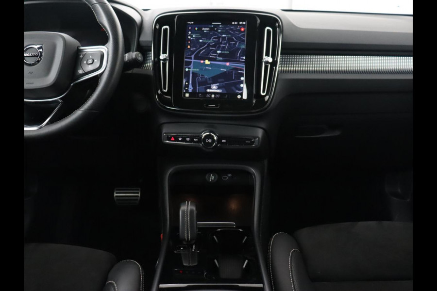 Volvo XC40 Recharge P8 AWD R Design | Trekhaak | Leder/Alcantara | Stoel & stuurverwarming | Keyless | Navigatie | Adaptive cruise | Carplay | Full LED