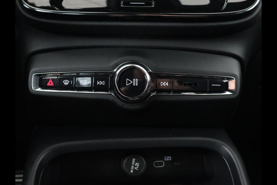 Volvo XC40 Recharge P8 AWD R Design | Trekhaak | Leder/Alcantara | Stoel & stuurverwarming | Keyless | Navigatie | Adaptive cruise | Carplay | Full LED