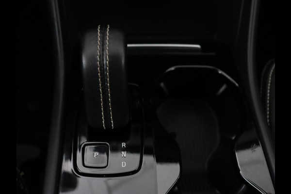 Volvo XC40 Recharge P8 AWD R Design | Trekhaak | Leder/Alcantara | Stoel & stuurverwarming | Keyless | Navigatie | Adaptive cruise | Carplay | Full LED