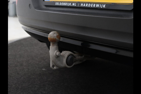 Volvo XC40 Recharge P8 AWD R Design | Trekhaak | Leder/Alcantara | Stoel & stuurverwarming | Keyless | Navigatie | Adaptive cruise | Carplay | Full LED